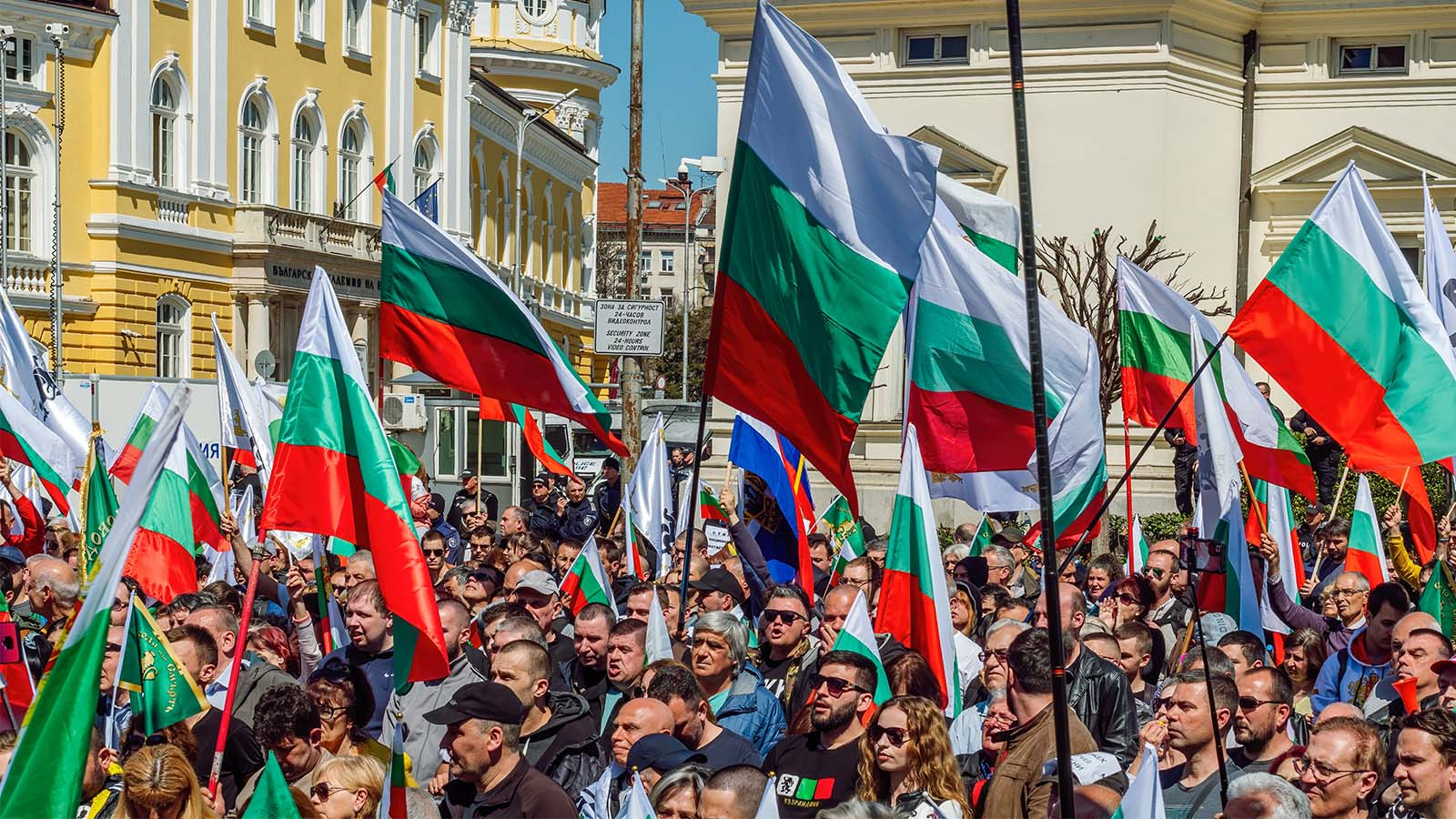 Attention aux deux pays voisins !  L'extrême droite est à nos portes