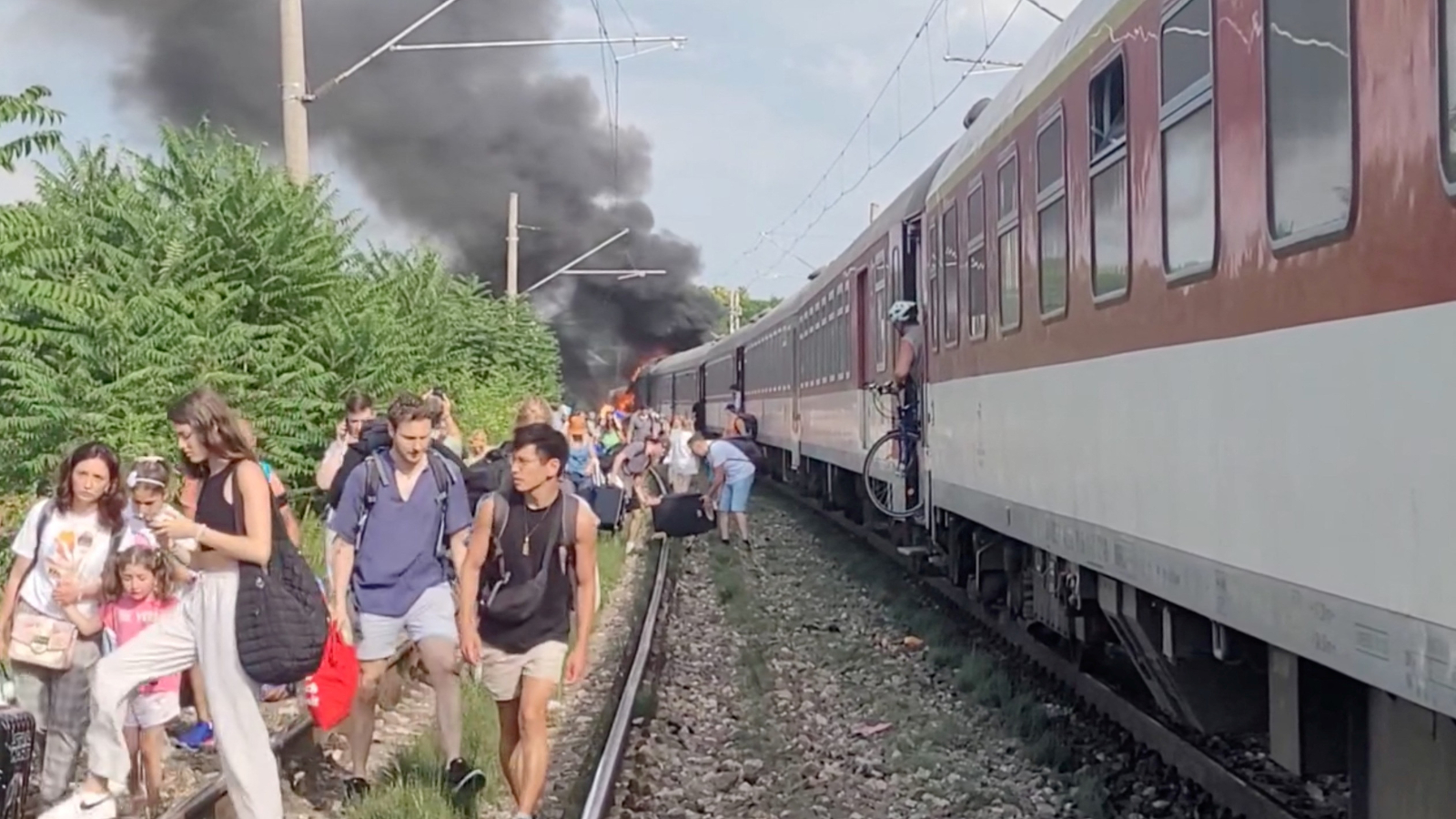 Collision entre un train et un bus : de nombreux morts et blessés