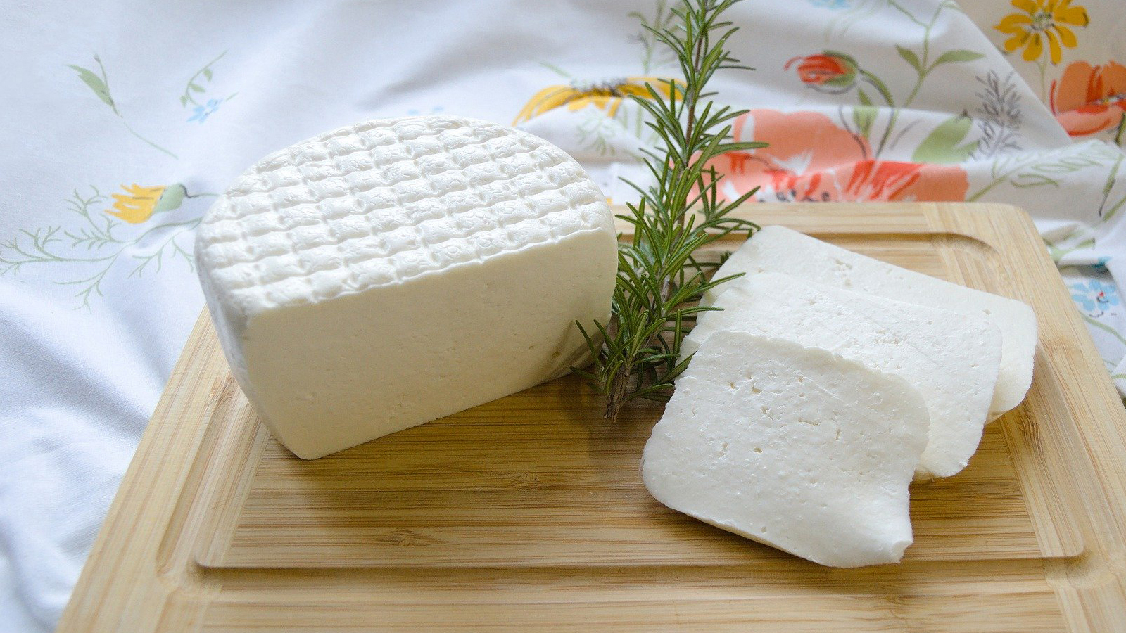 Une célèbre marque de fromage retirée des marchés : elle provoque l'infertilité