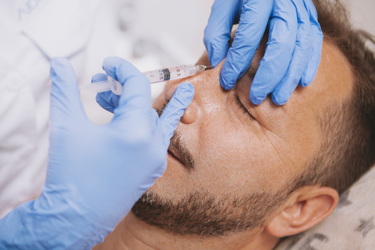 La nouvelle tendance est au double menton et nez, les hommes sont dans la file d'attente esthétique - Photo : 2