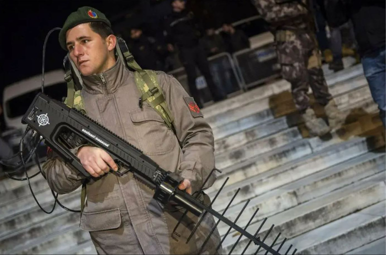 L’arme la plus populaire, le fusil national, attire l’attention ! - Photo : 2