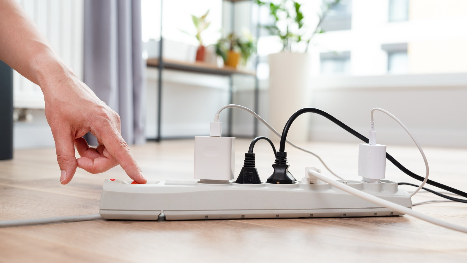 Ceux qui le branchent sans réfléchir sont en danger !  Ces 6 appareils ne doivent pas être branchés sur la rallonge