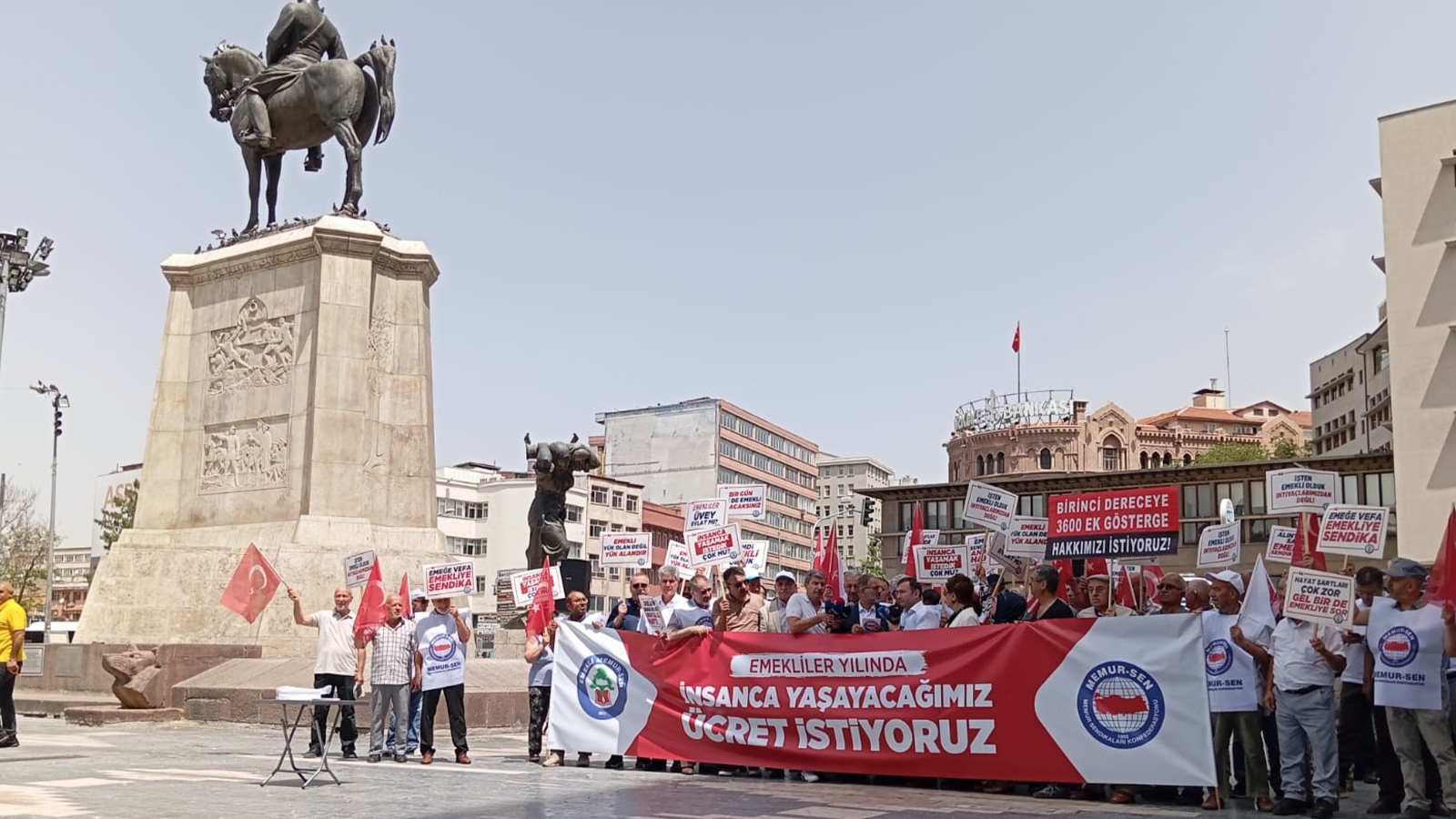 Communiqué de presse de l'officier-sen à la retraite après les taux d'inflation
