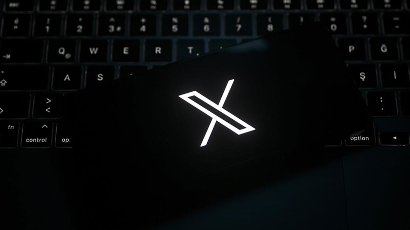 L’UE pense que X ne respecte pas les règles