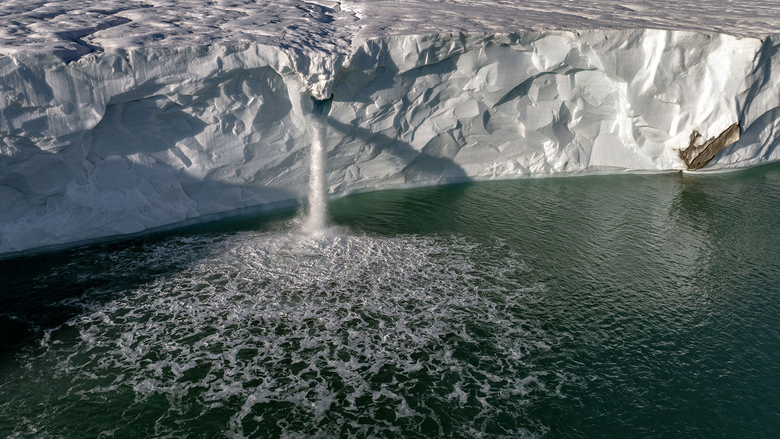 L'équipe turque qui a atteint la « ligne des glaces » au pôle Nord a partagé...