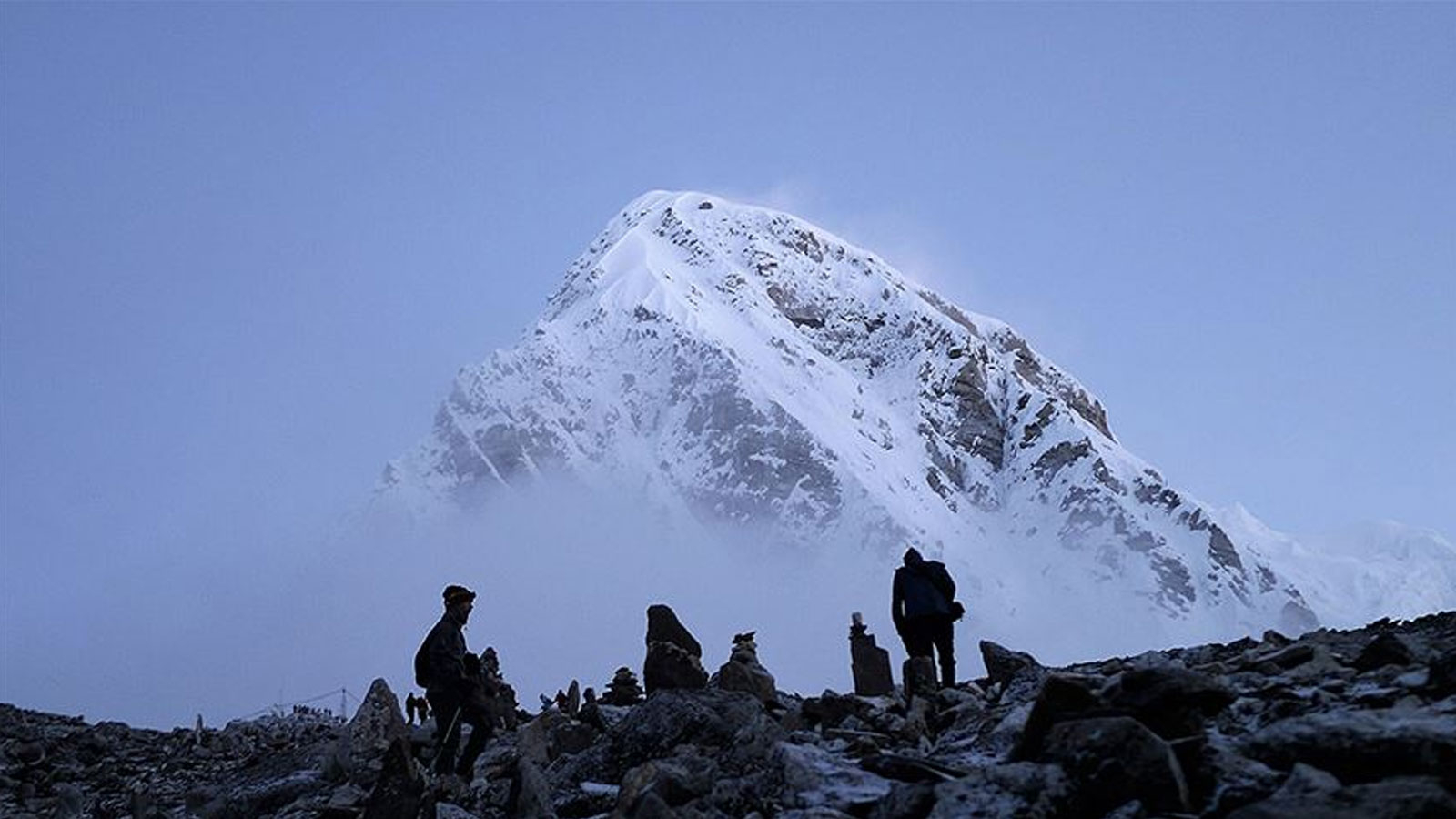 Nettoyage « mort » sur l'Everest : les équipes se rendent dans la « zone de la mort »
