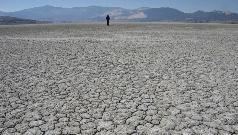 Ils se sont transformés en désert, le début de la fin pour les lacs ! - Photo : 2