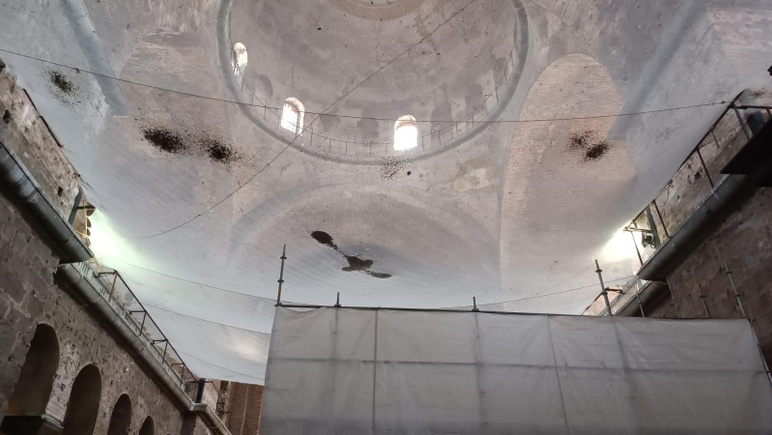 La vue attristante du trésor culturel d'Istanbul, Sainte-Irène - Photo: 2