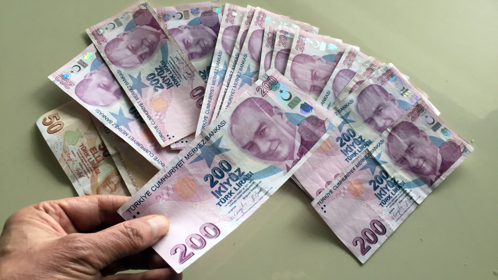 Le Trésor a emprunté 43 milliards de lires lors de deux appels d'offres distincts