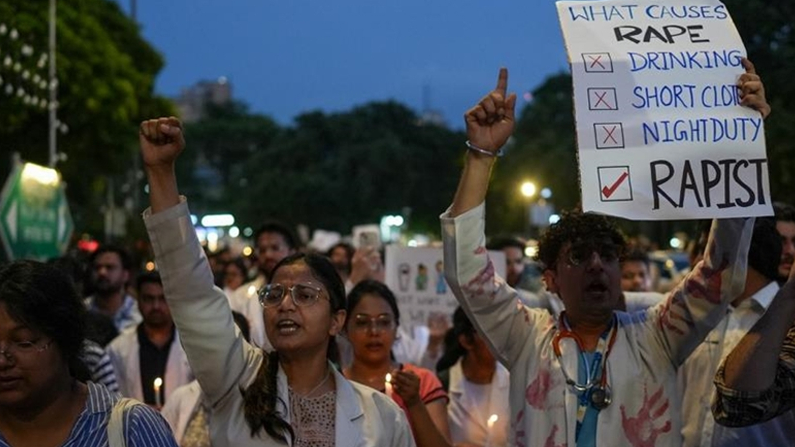 Les rues étaient chaotiques après le viol et le meurtre d'un médecin en Inde