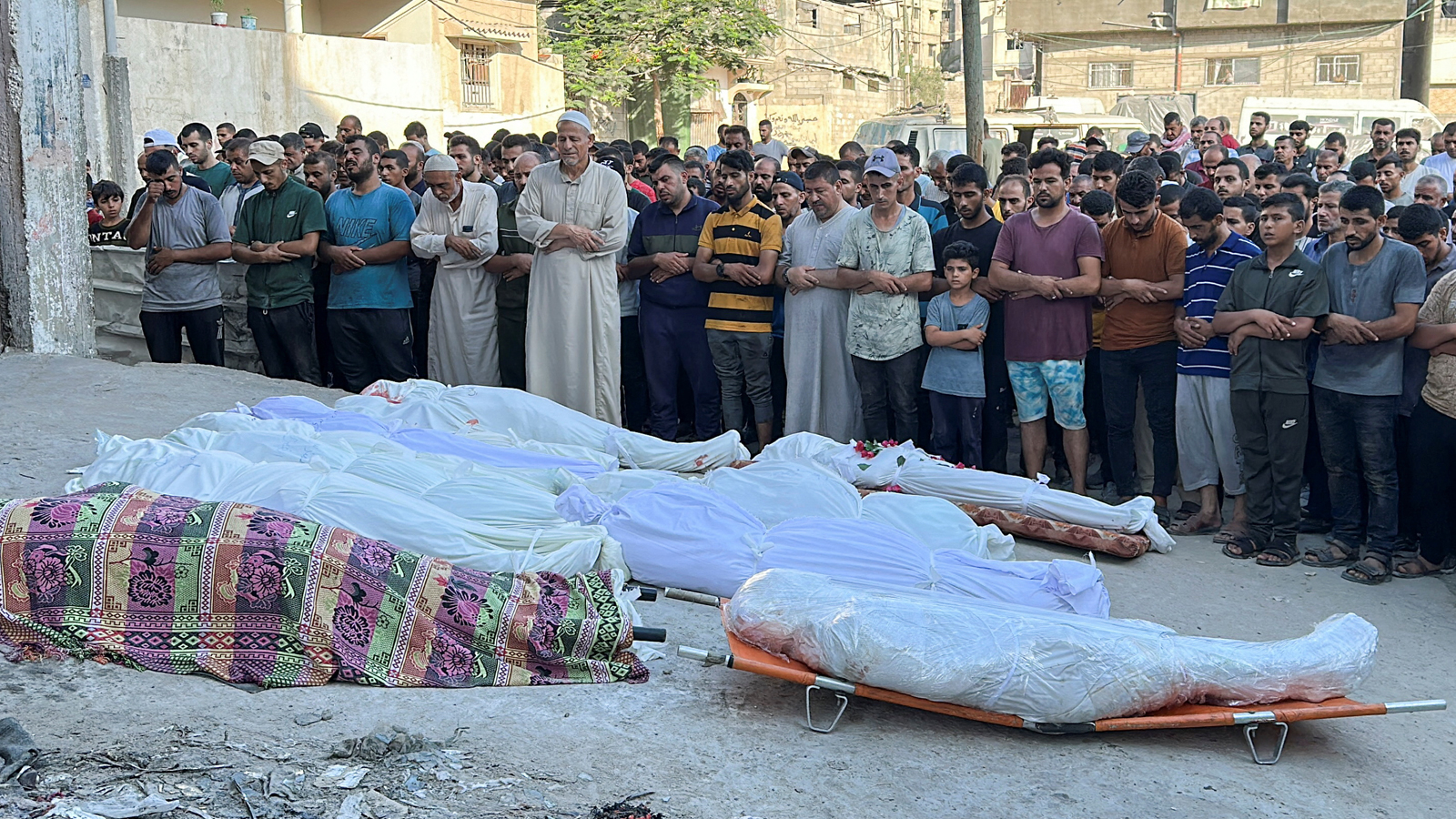 Terribles détails du massacre de l'école au cours duquel au moins 100 personnes sont mortes...