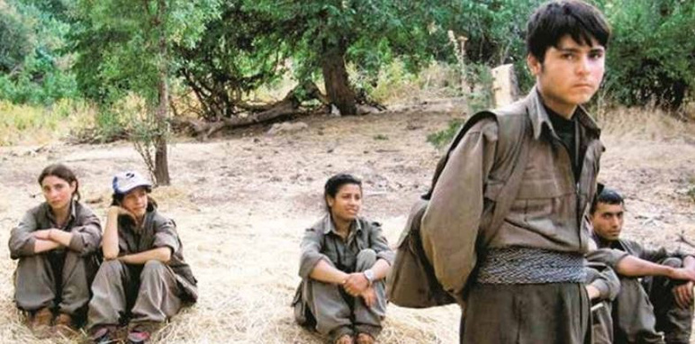 L’Occident ignore ! Ils forcent les enfants à se battre - Photo : 2