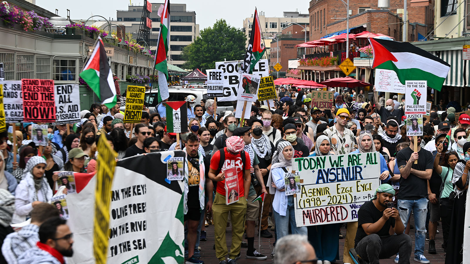 Des centaines de personnes se sont rassemblées aux États-Unis pour Ayşenur Ezgi Eygi