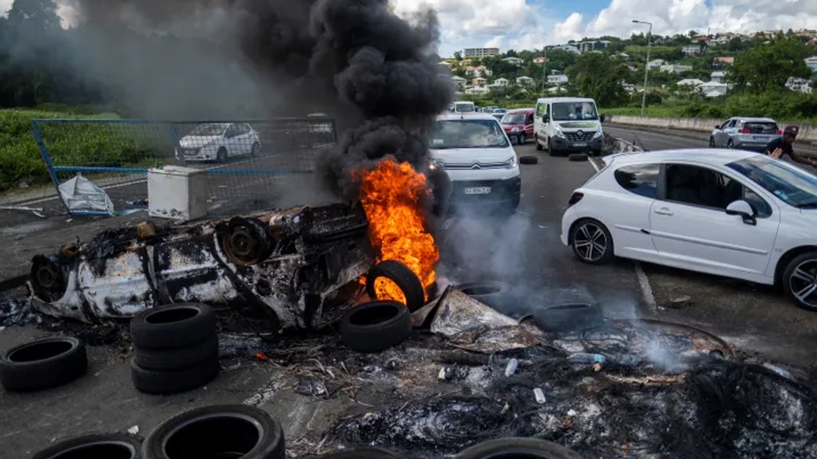 Manifestations contre le coût de la vie en Martinique... La France envoie des soldats