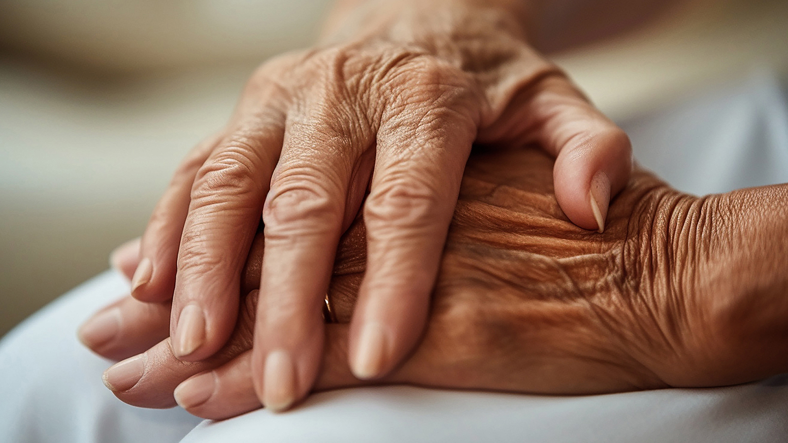 Une femme âgée droguée par son mari a été violée par 50 hommes