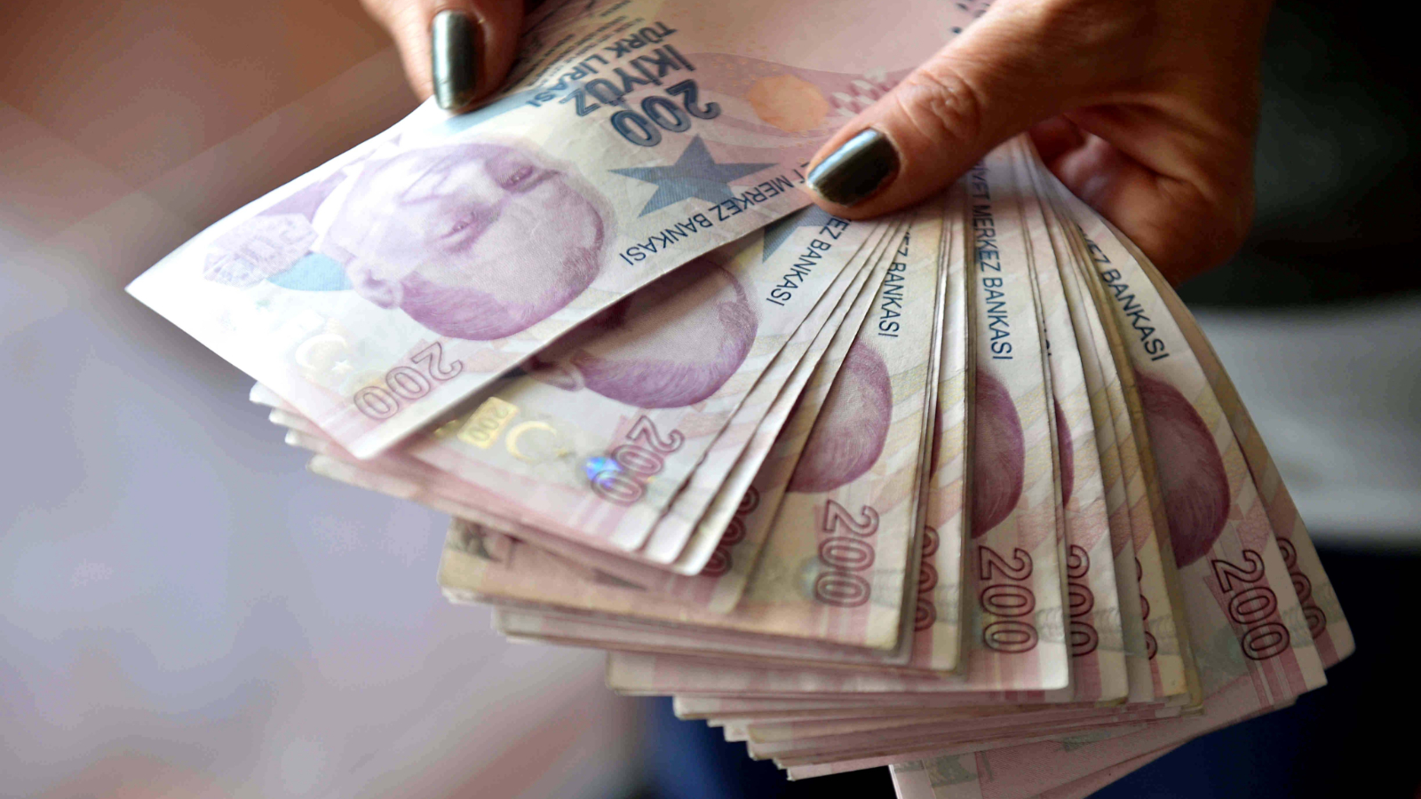 282,5 milliards de lires entreront dans les caisses de l'État grâce aux taxes