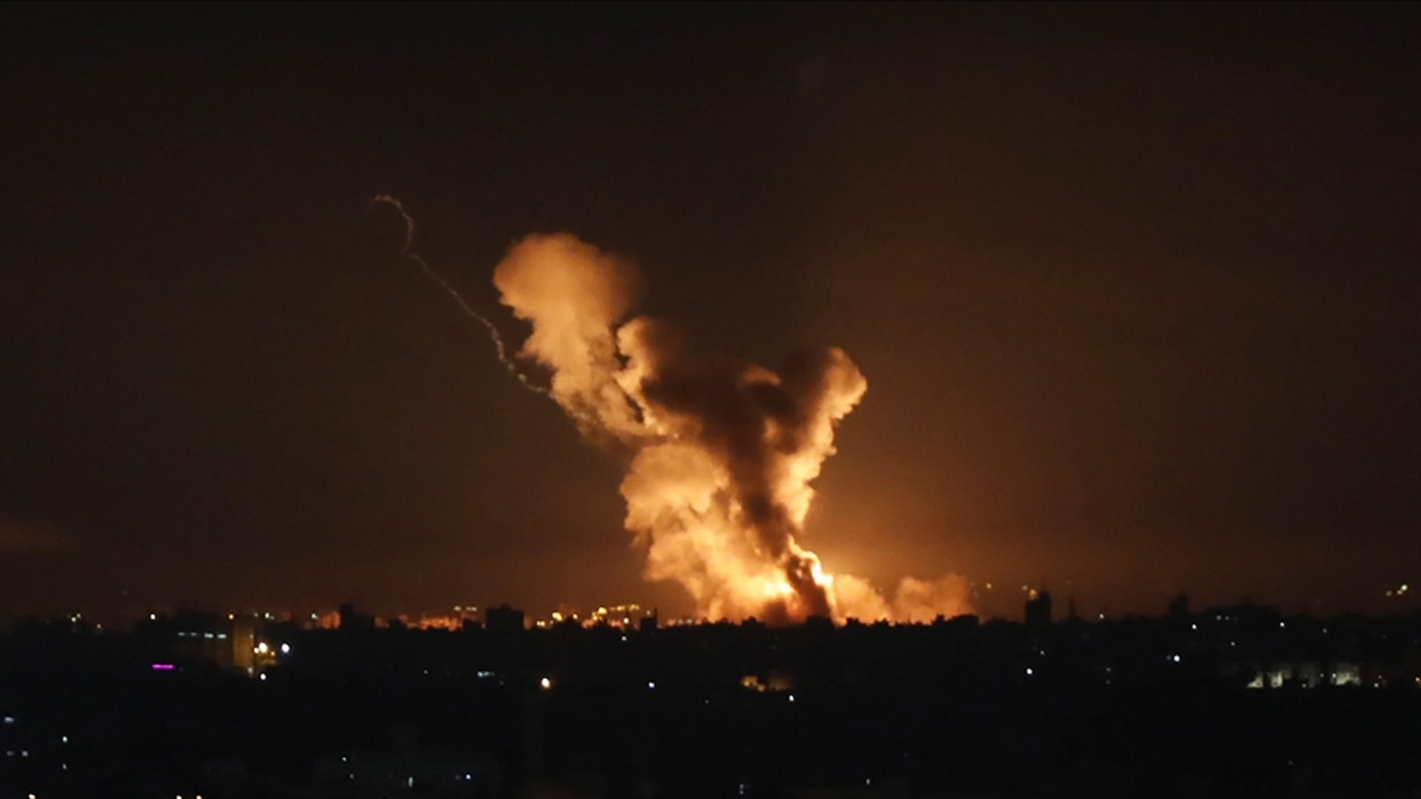 Israël frappe l'est du Liban : 22 morts