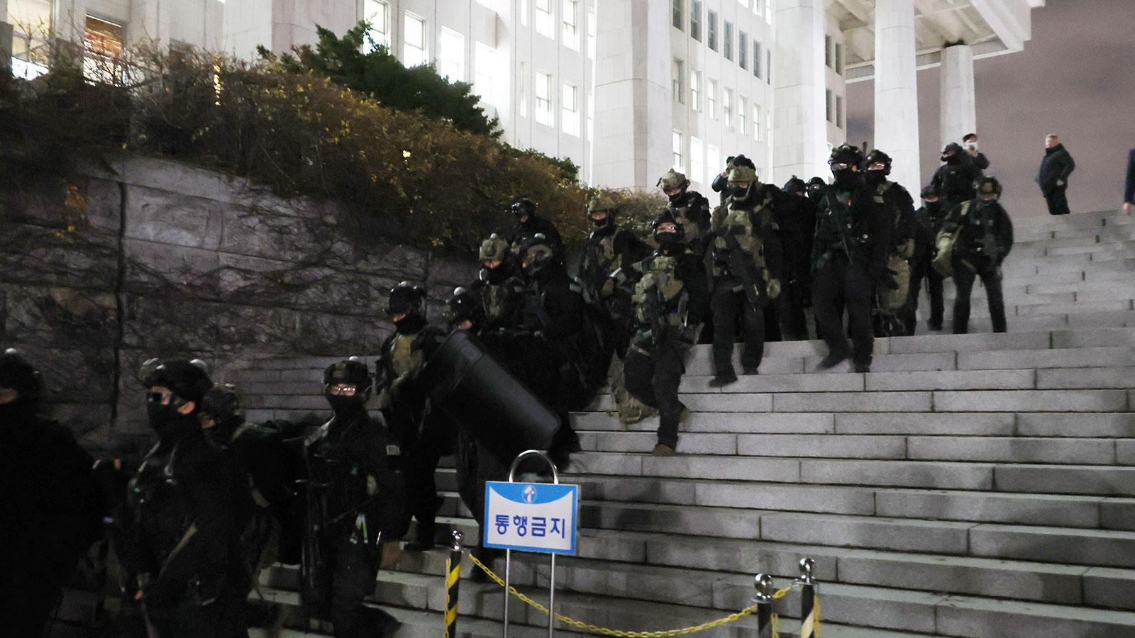 Allégations qui ont conduit la Corée du Sud à 6 heures de loi martiale