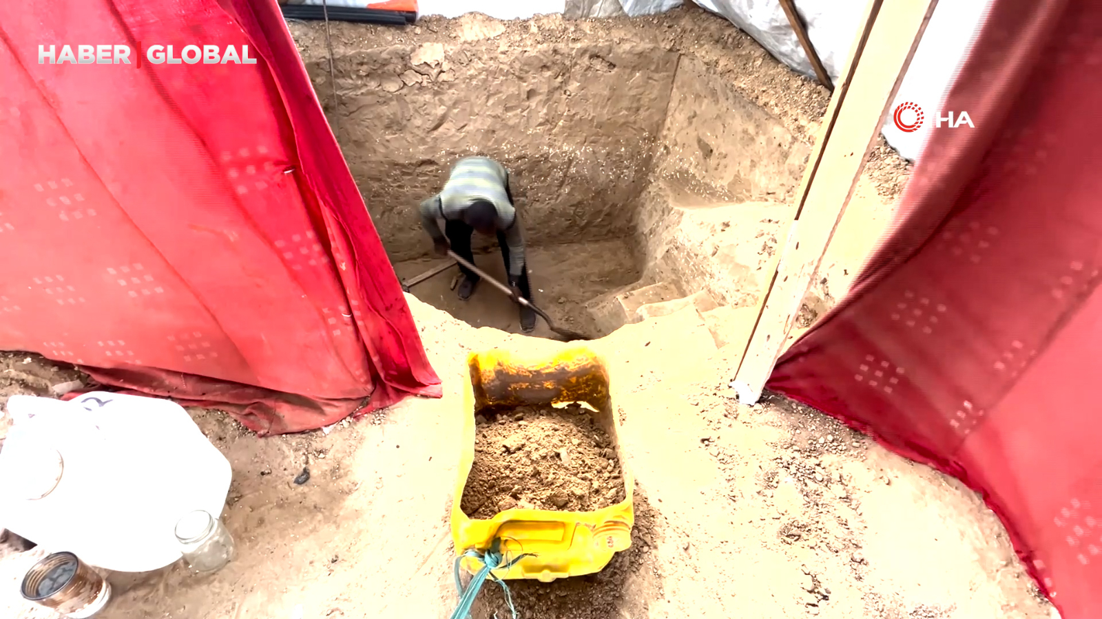 Un père de Gaza tente de conserver sa vie avec sa famille "tente souterraine" formé