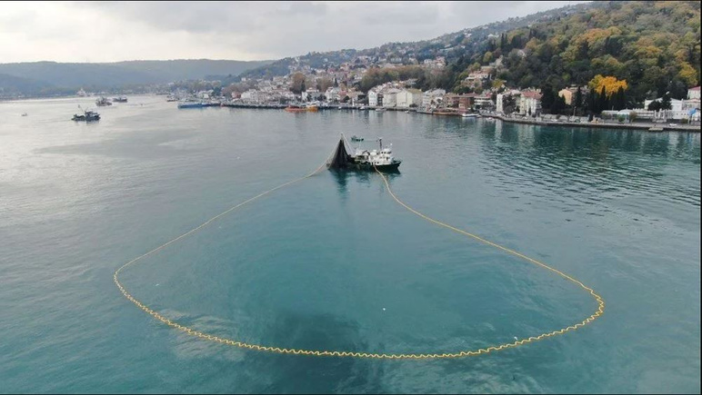 Est-il possible de chasser ainsi ? Barrière de senne coulissante sur la route de migration - Photo : 2