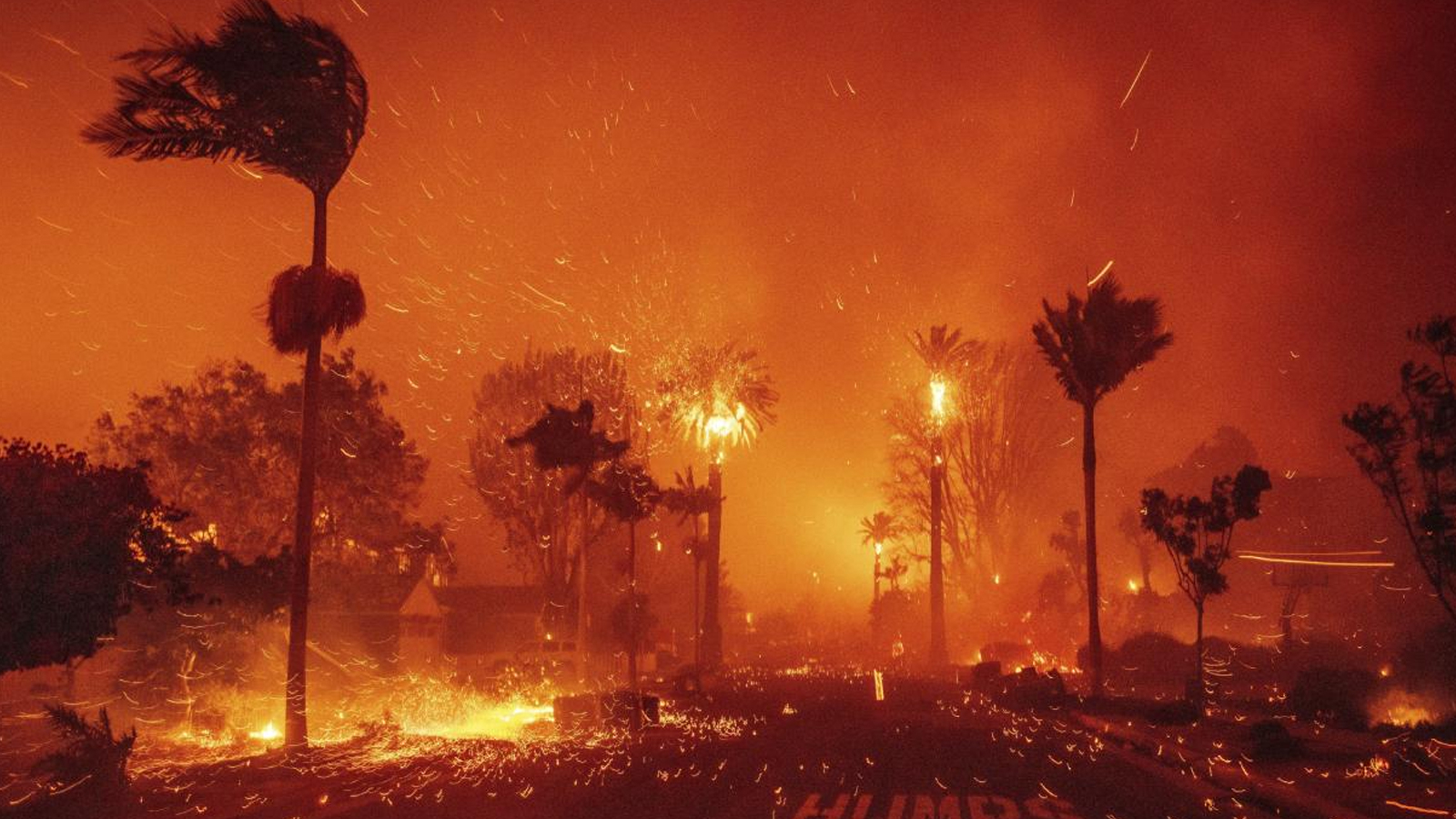 Arrestation de 2 personnes déguisées en pompiers lors des incendies de Los Angeles