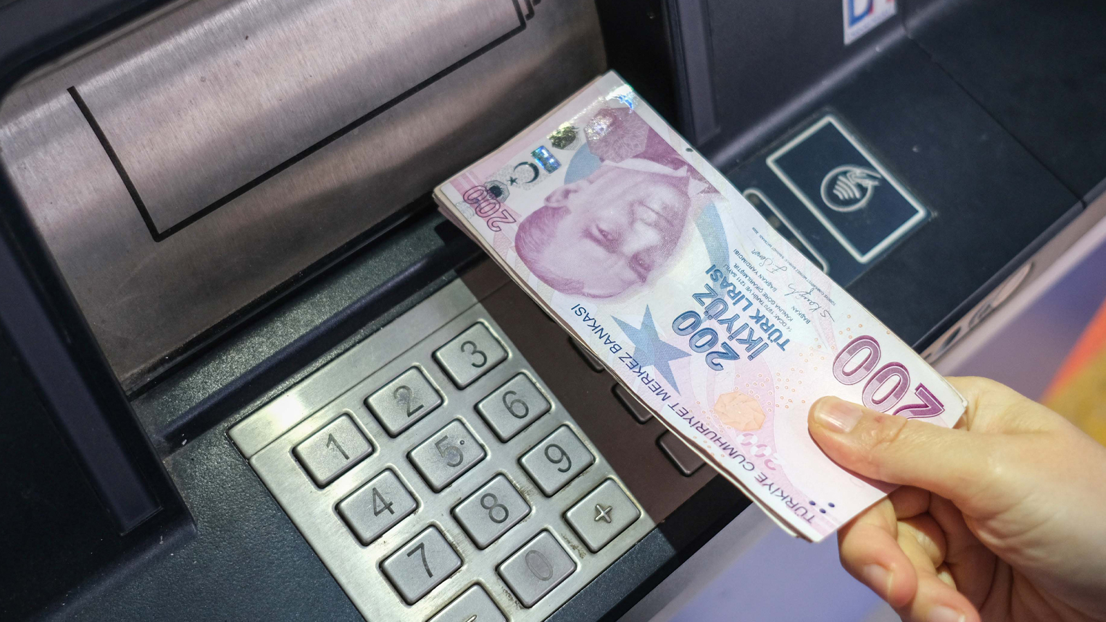 Décision Flash ATM des banques : les limites sont augmentées