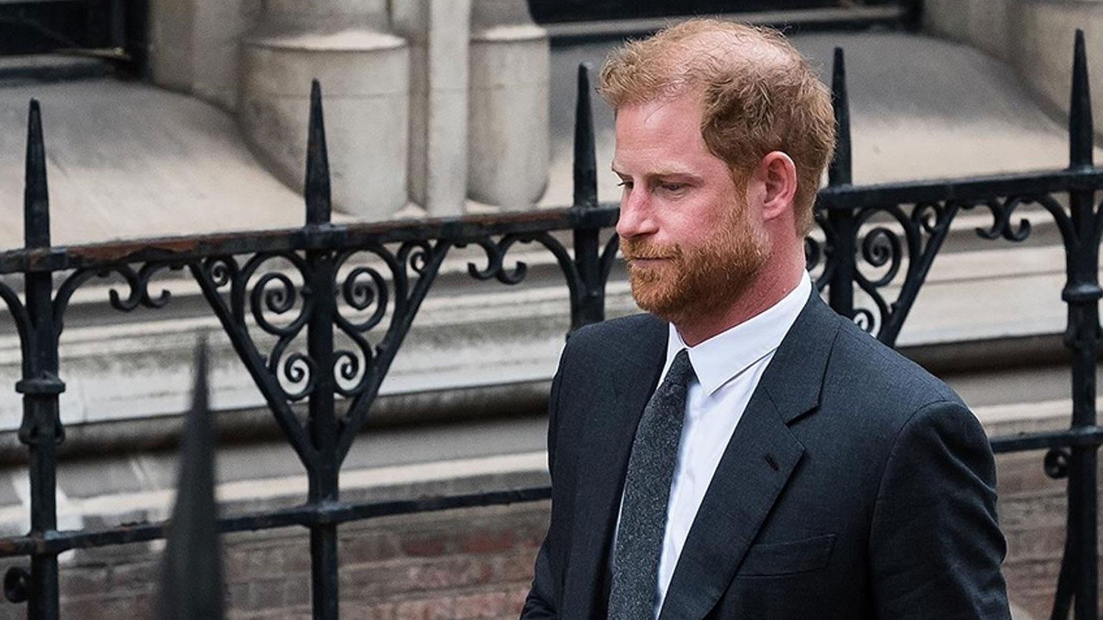 Le journal britannique The Sun s'est excusé auprès du prince Harry pour avoir mis son téléphone sur écoute.