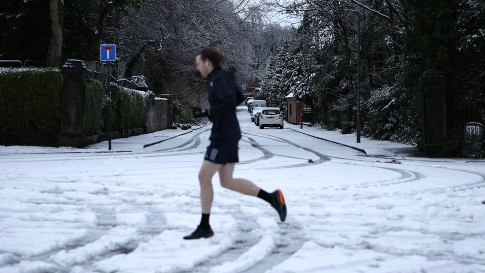 Les rues sont devenues blanches en Angleterre et les vols ont été suspendus