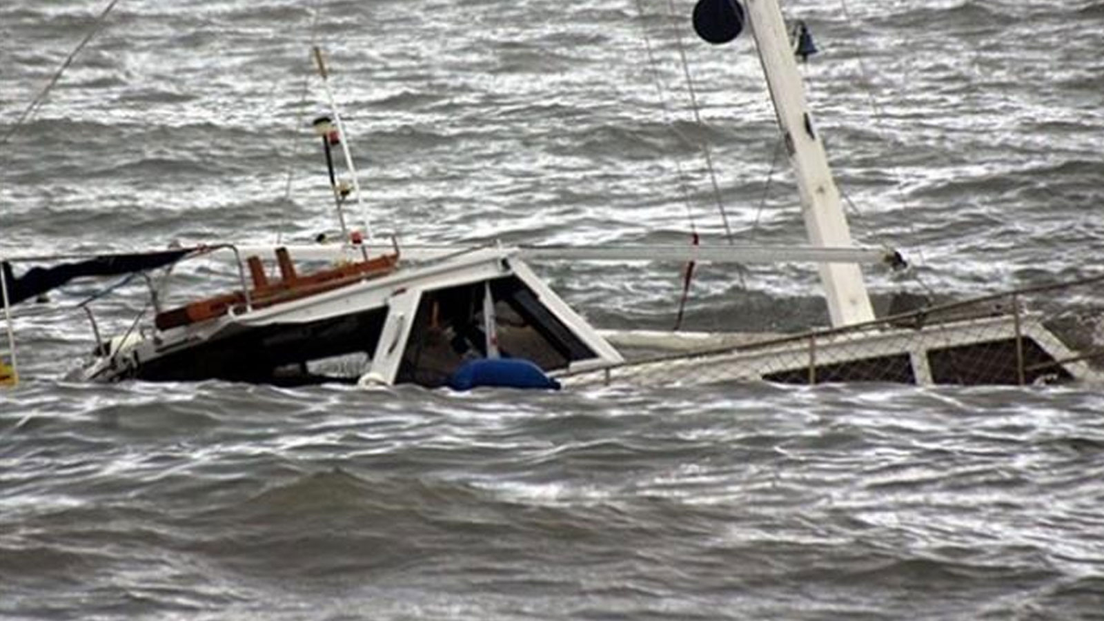 Un bateau touristique a chaviré au large de l'île de Phuket