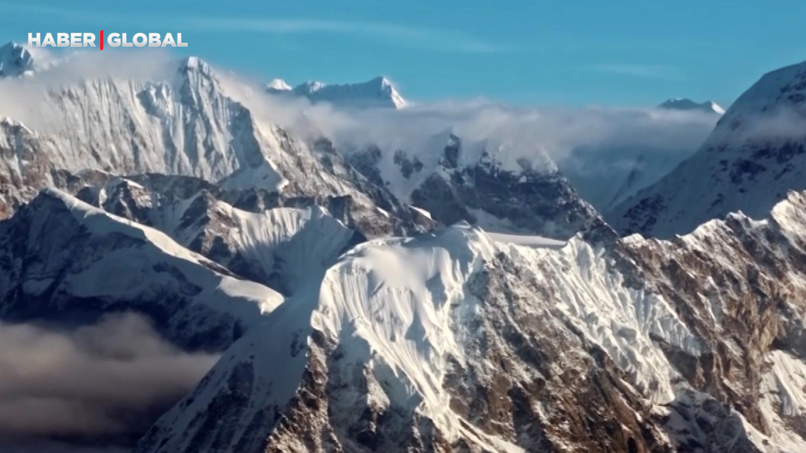 Voici comment il a vu la plus haute montagne du monde depuis l'avion