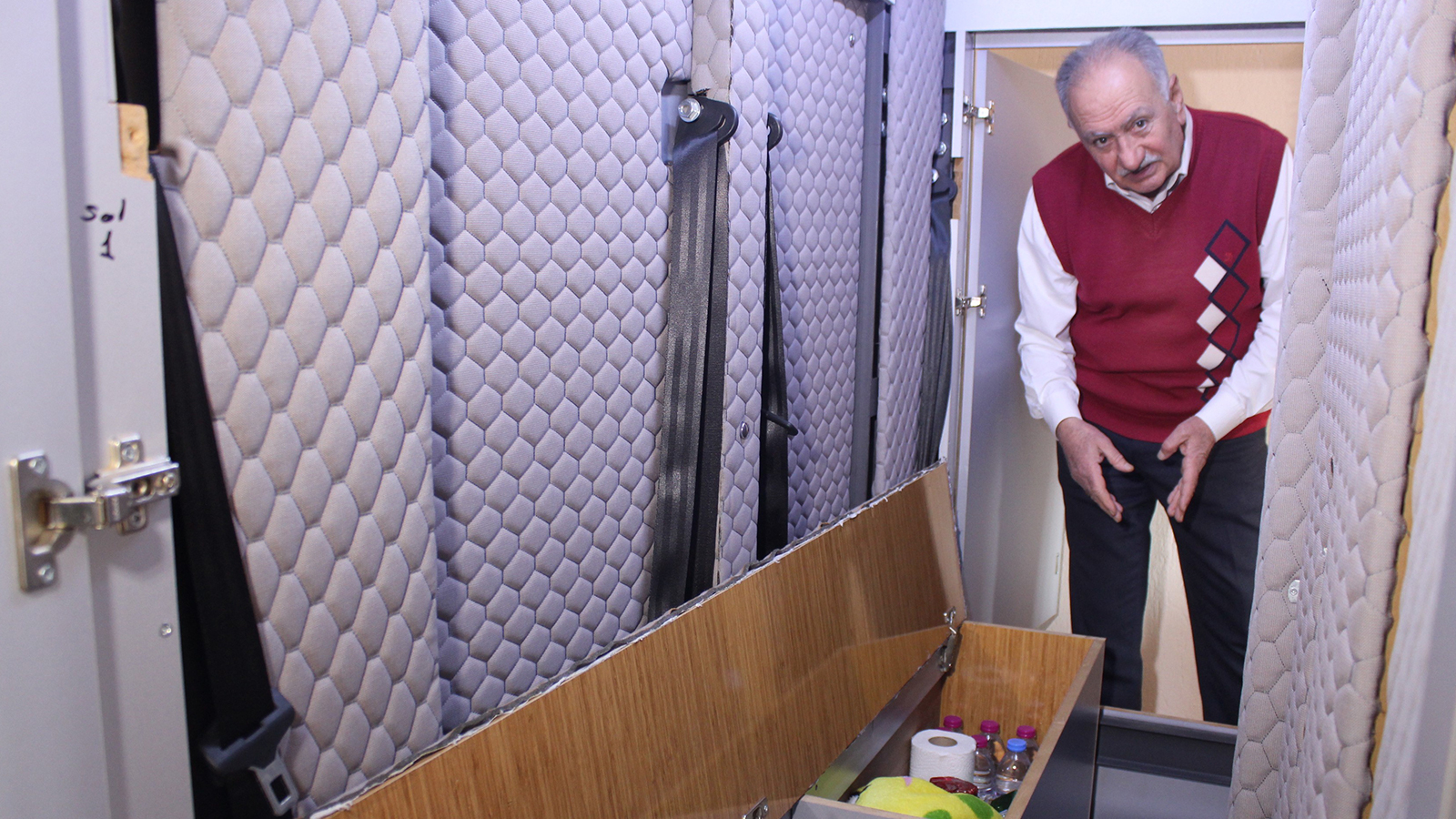 Les cabines de tremblement de terre sont-elles sûres? Les portes peuvent être piégées