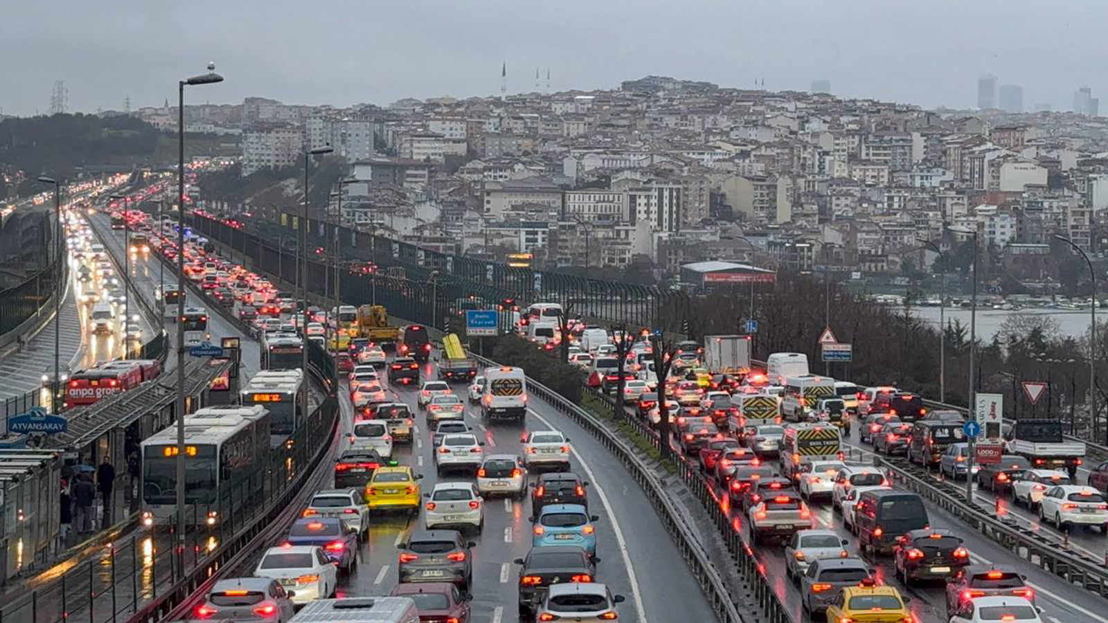 Qu'arrive-t-il à Istanbul dans la neige? Le nom du syndrome est l'œcuménopole