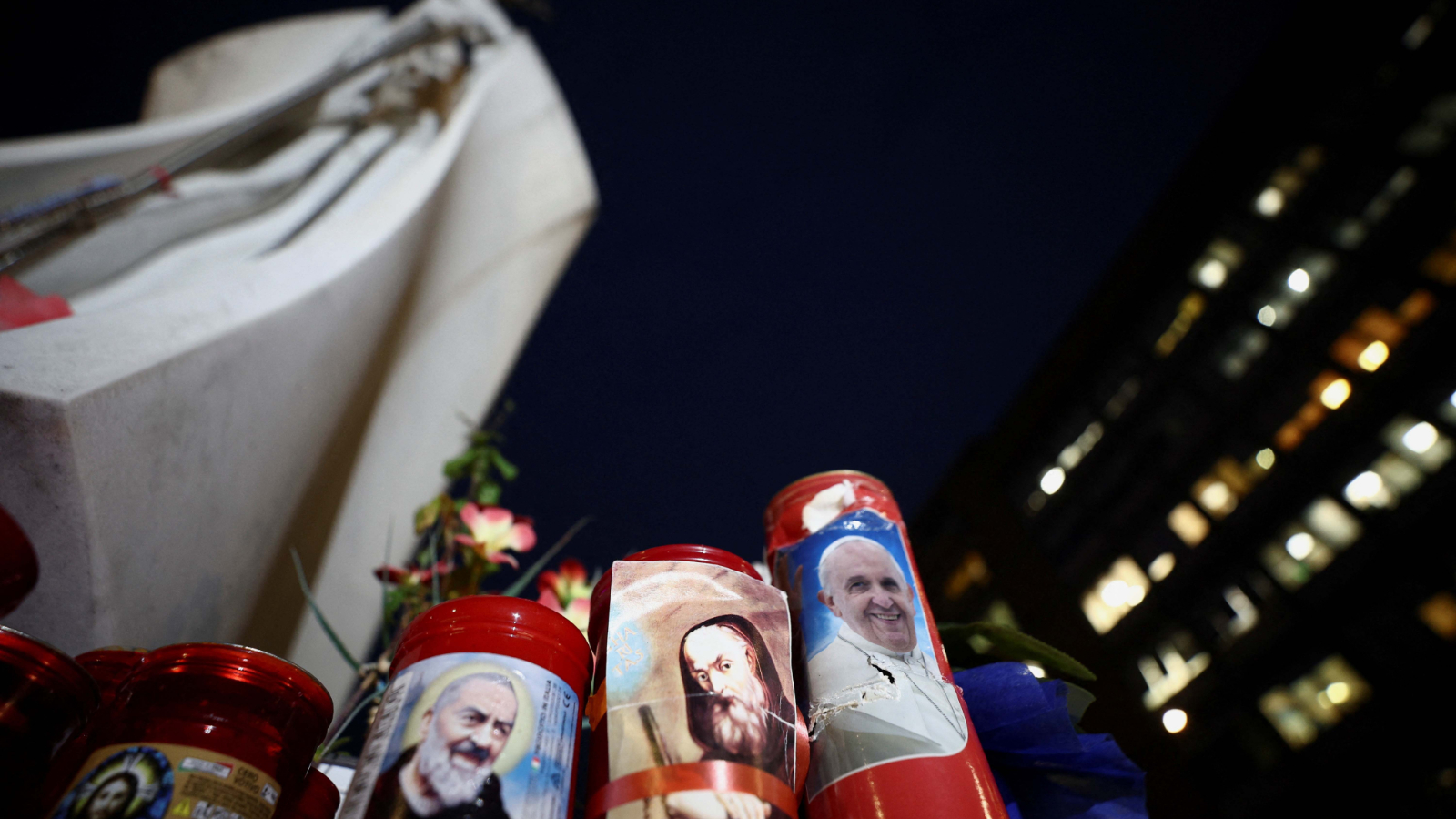 Attendre douloureuse au Vatican: que se passera-t-il si le pape François décède?