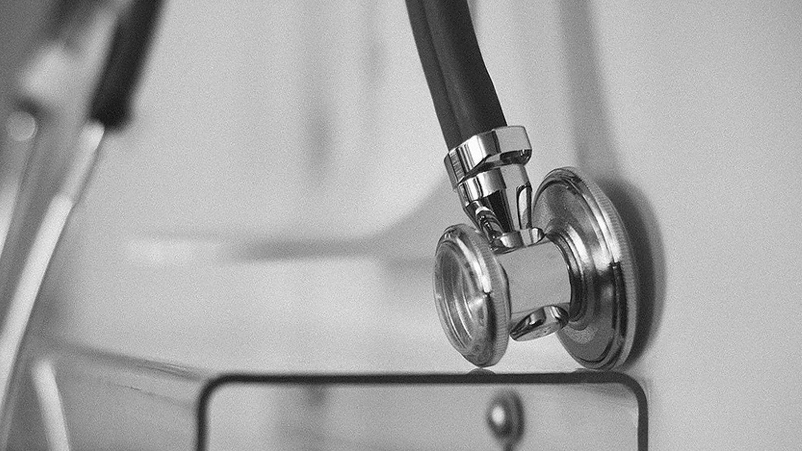 La finance a écrit "prescription" aux médecins non enregistrés