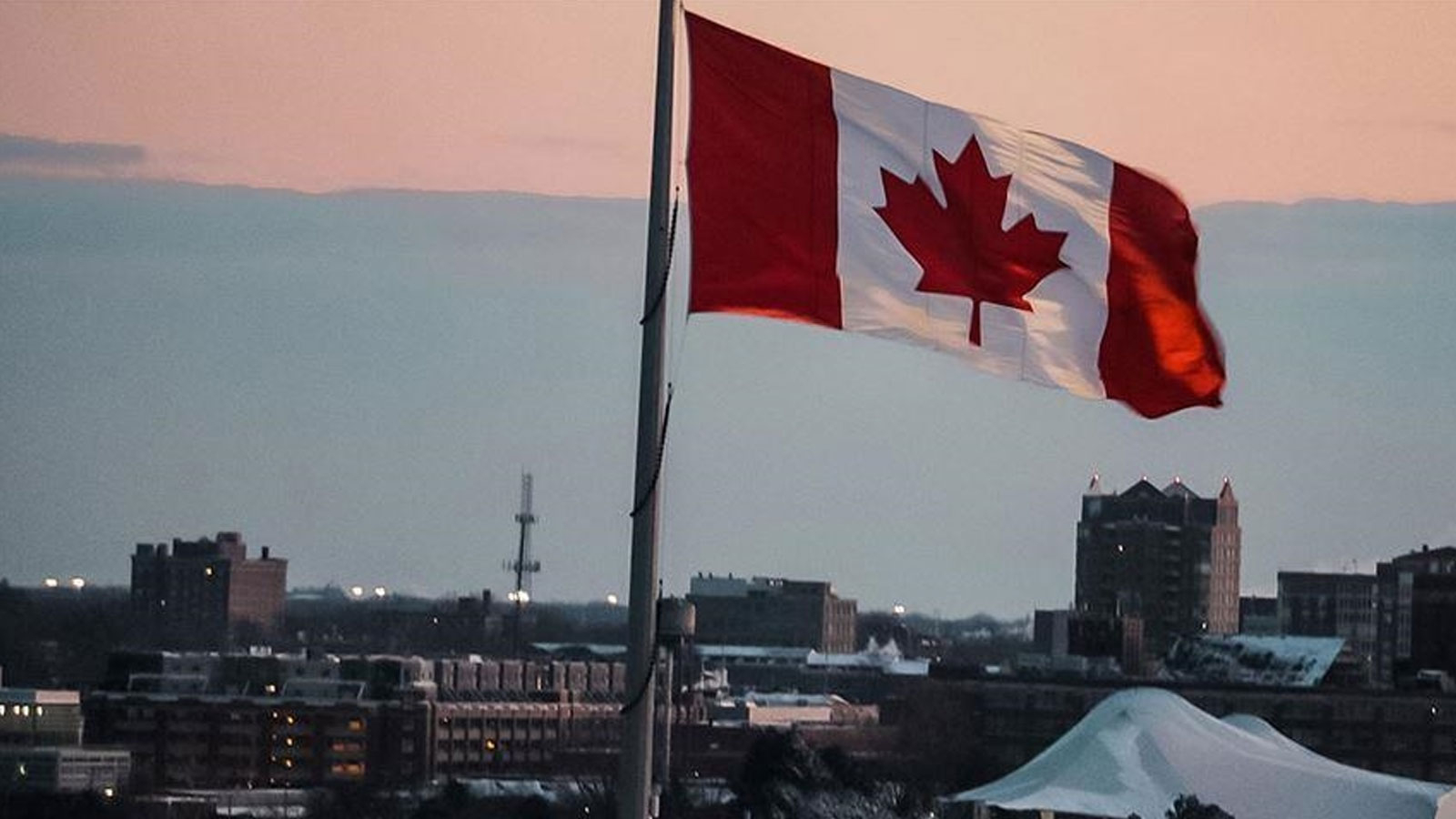 La personne qui a tenté de passer illégalement des États-Unis au Canada a été abattue