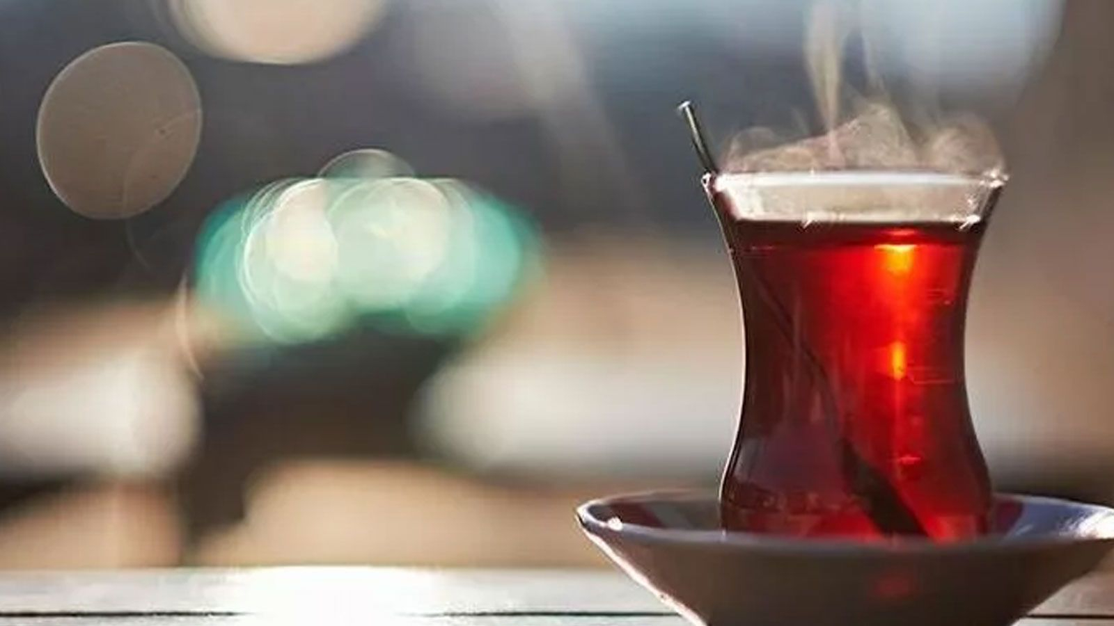 L'infirmière, qui n'a pas été invitée au thé, a remporté 41 000 livres