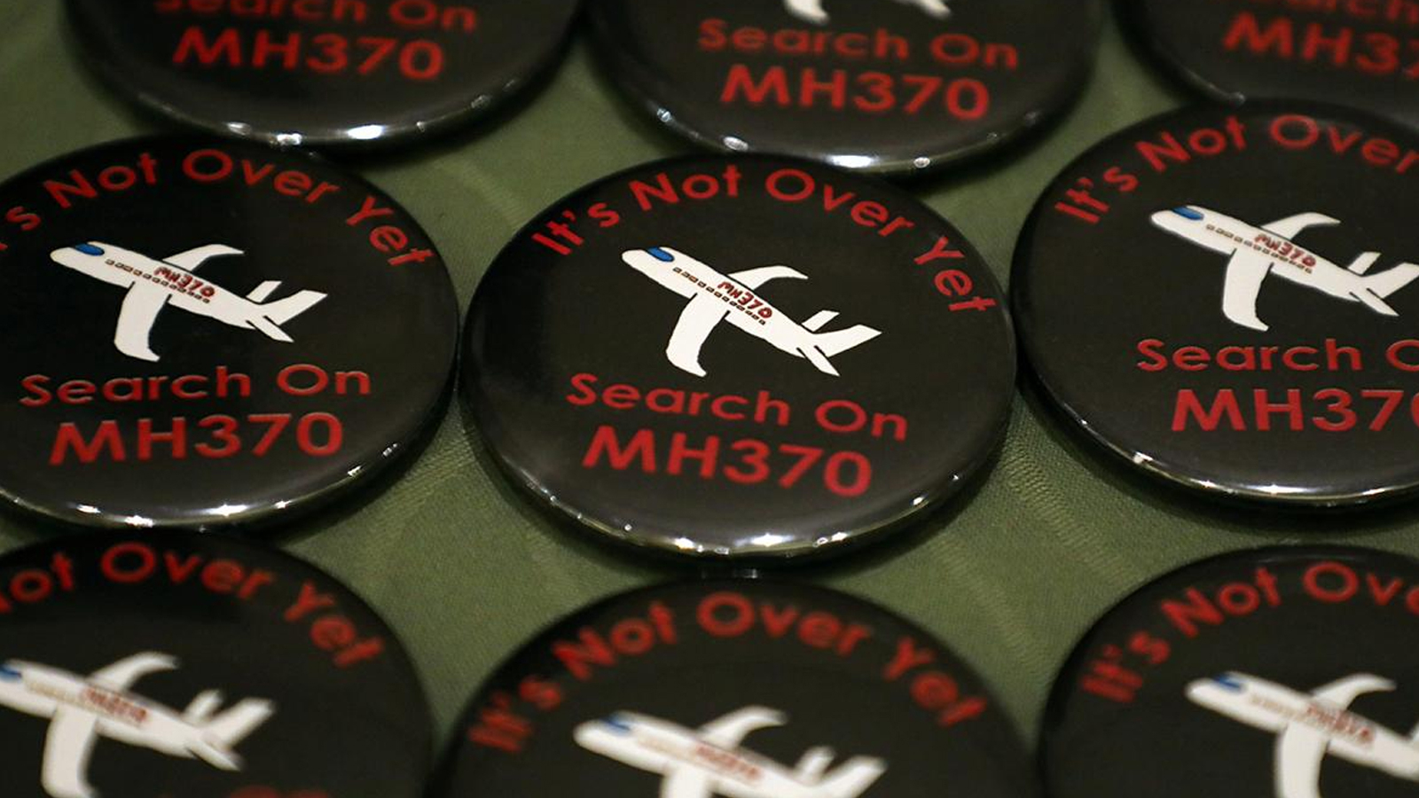 Recherche d'un avion malaisien perdu redémarré