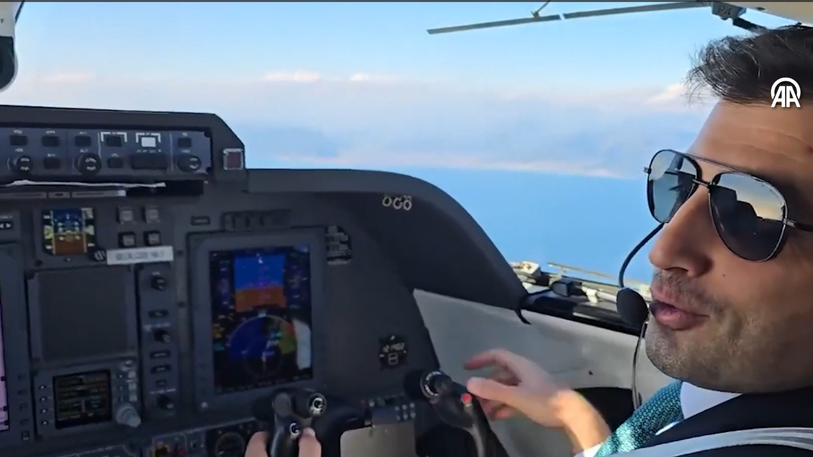 Selçuk Bayraktar dans le siège pilote ... il a atterri dans l'usine du géant italien!