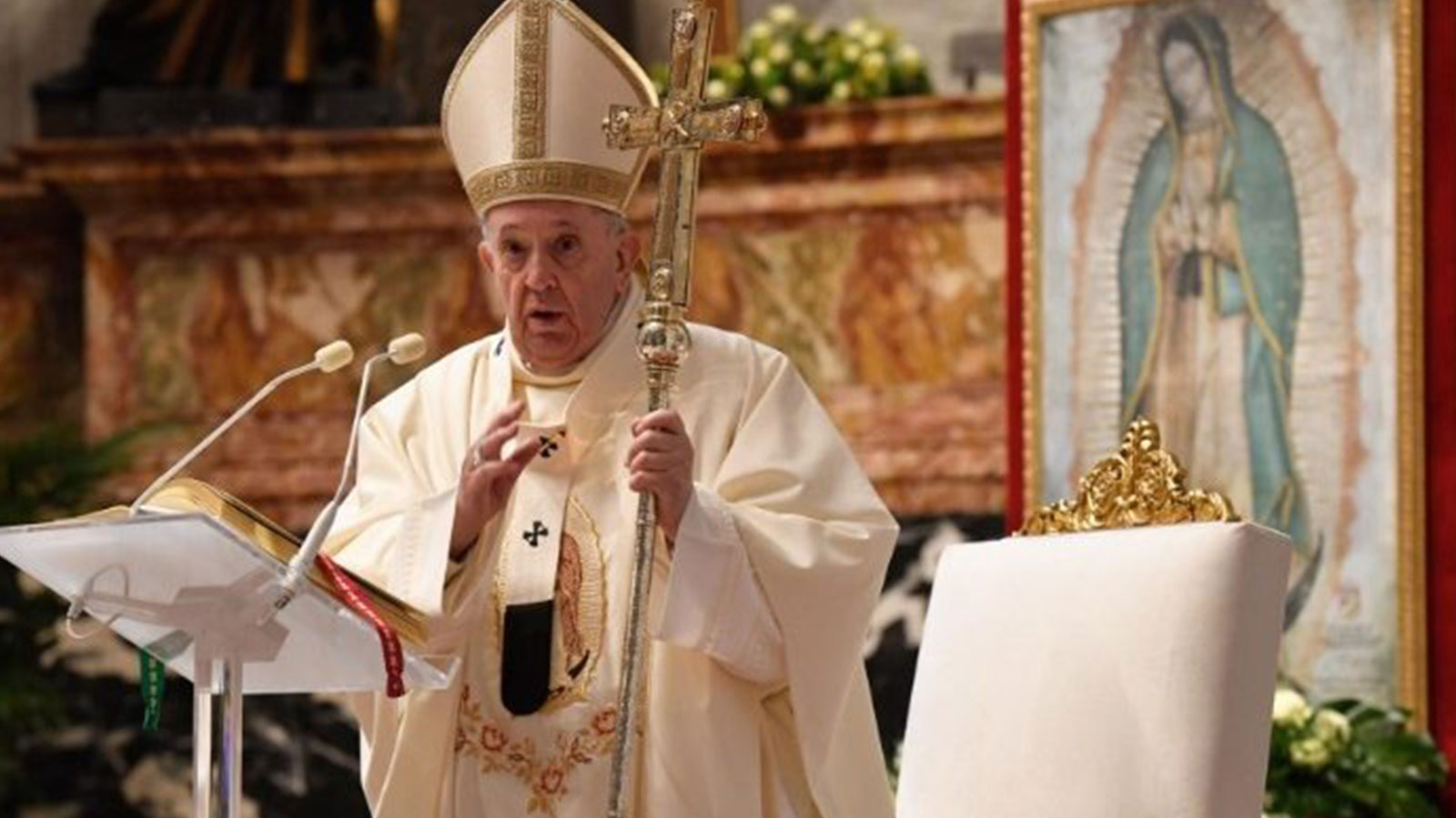 Vatican: Le pape restera à l'hôpital pendant un certain temps