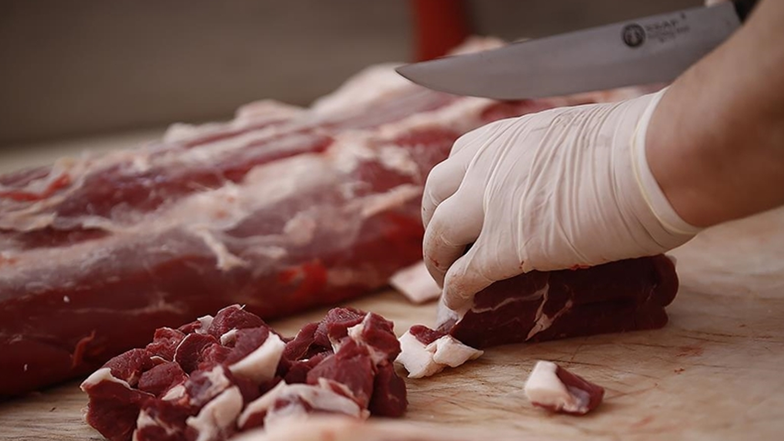 Des bouchers et des restaurants de viande bon marché saisis, pas au citoyen!
