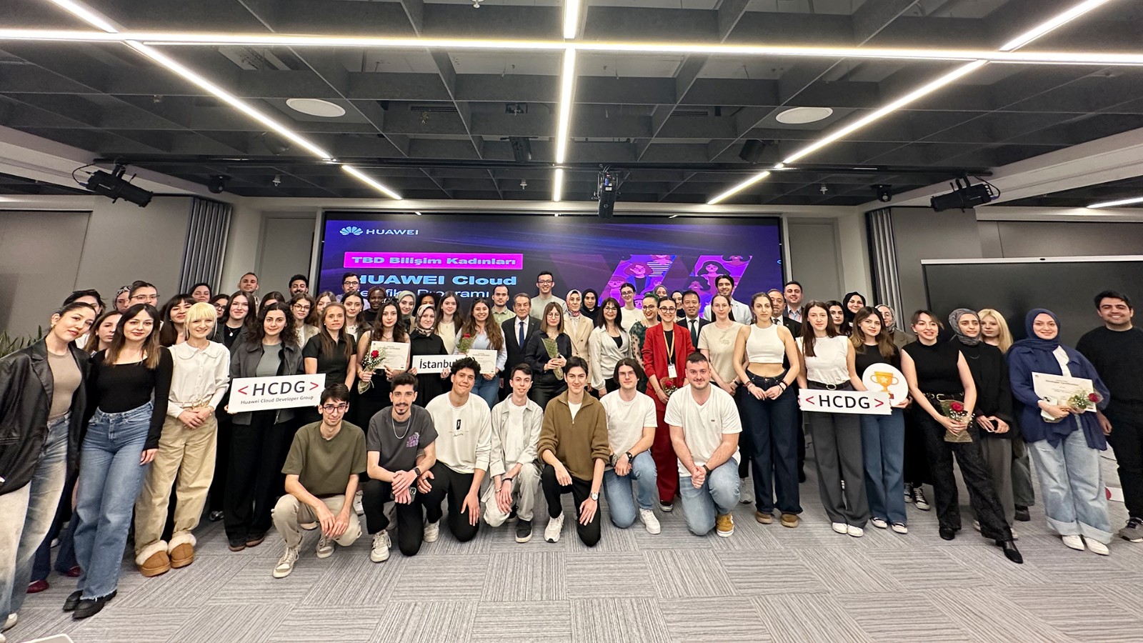 Huawei et certificat mondial pour les femmes de l'information de la Türkiye Informatics Association