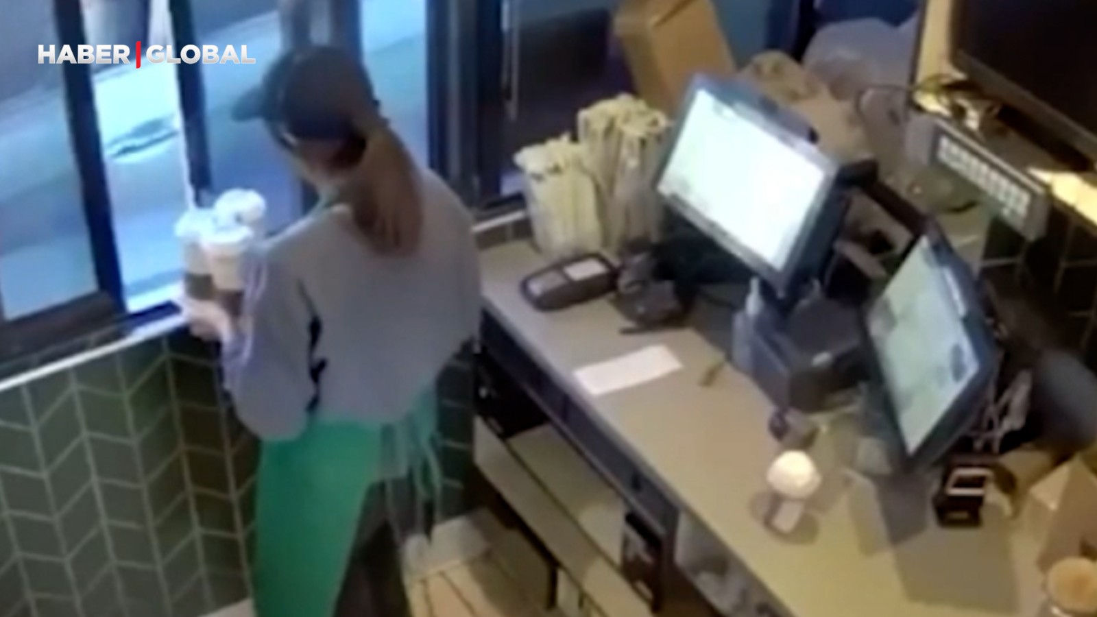 Images de l'événement qui a fait perdre Starbucks à 50 millions de dollars sur la caméra