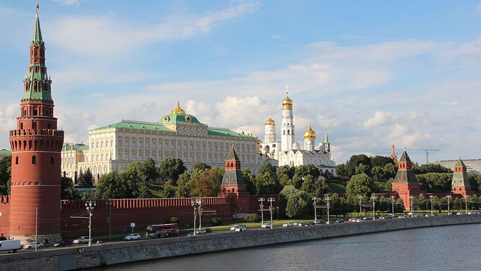 Le porte-parole du Kremlin Peskov: la milicité de l'Europe est une tendance très dangereuse