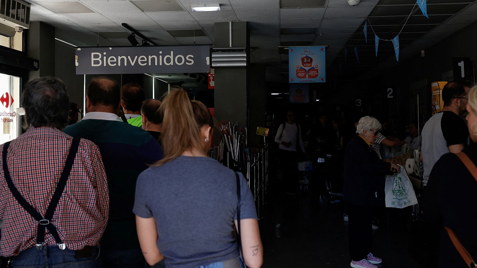 Chaos électrique en Europe! Successivement, les explications viennent: "Un événement atmosphérique rare ..."