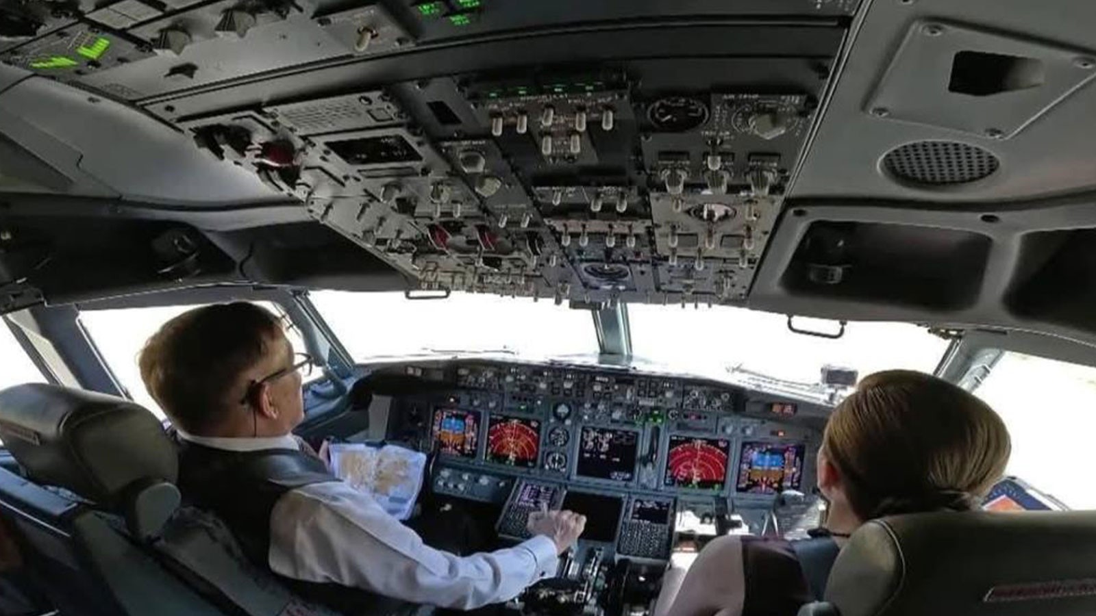 Le roi de Thaïlande Vajiralongkorn a utilisé l'avion lui-même lors de sa première visite à l'étranger