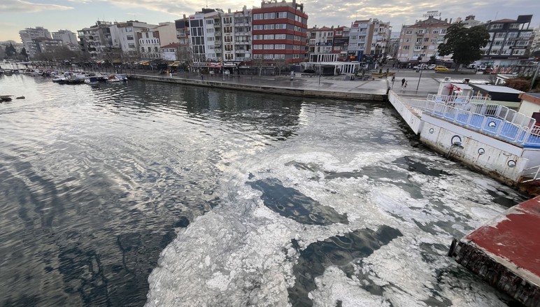 Tat Land coule, «Le poison de Marmara» de Nilüfer - Image: 2
