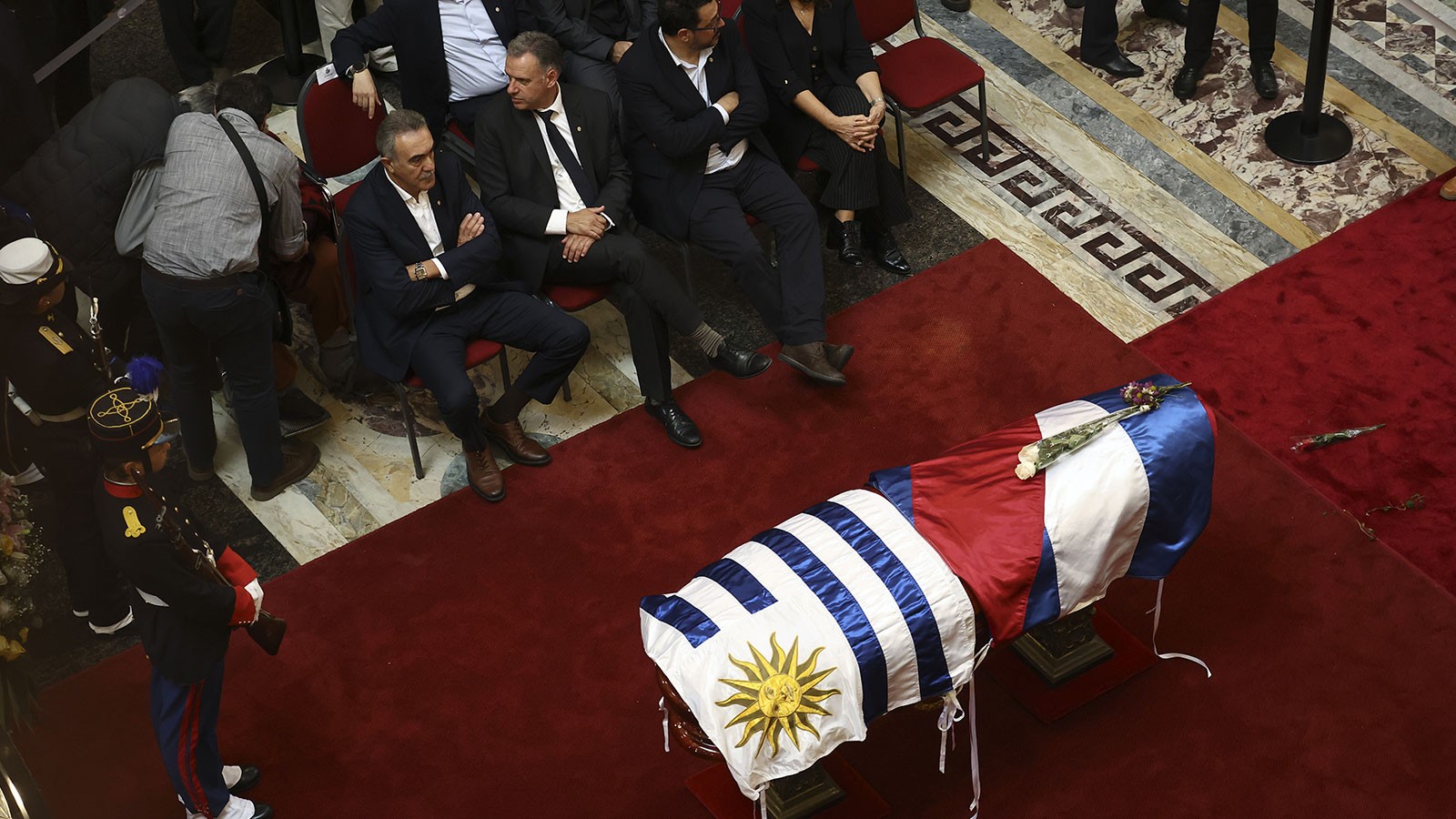 C'était sa volonté: Mujica, l'État le plus pauvre du monde, a été enterré dans sa ferme