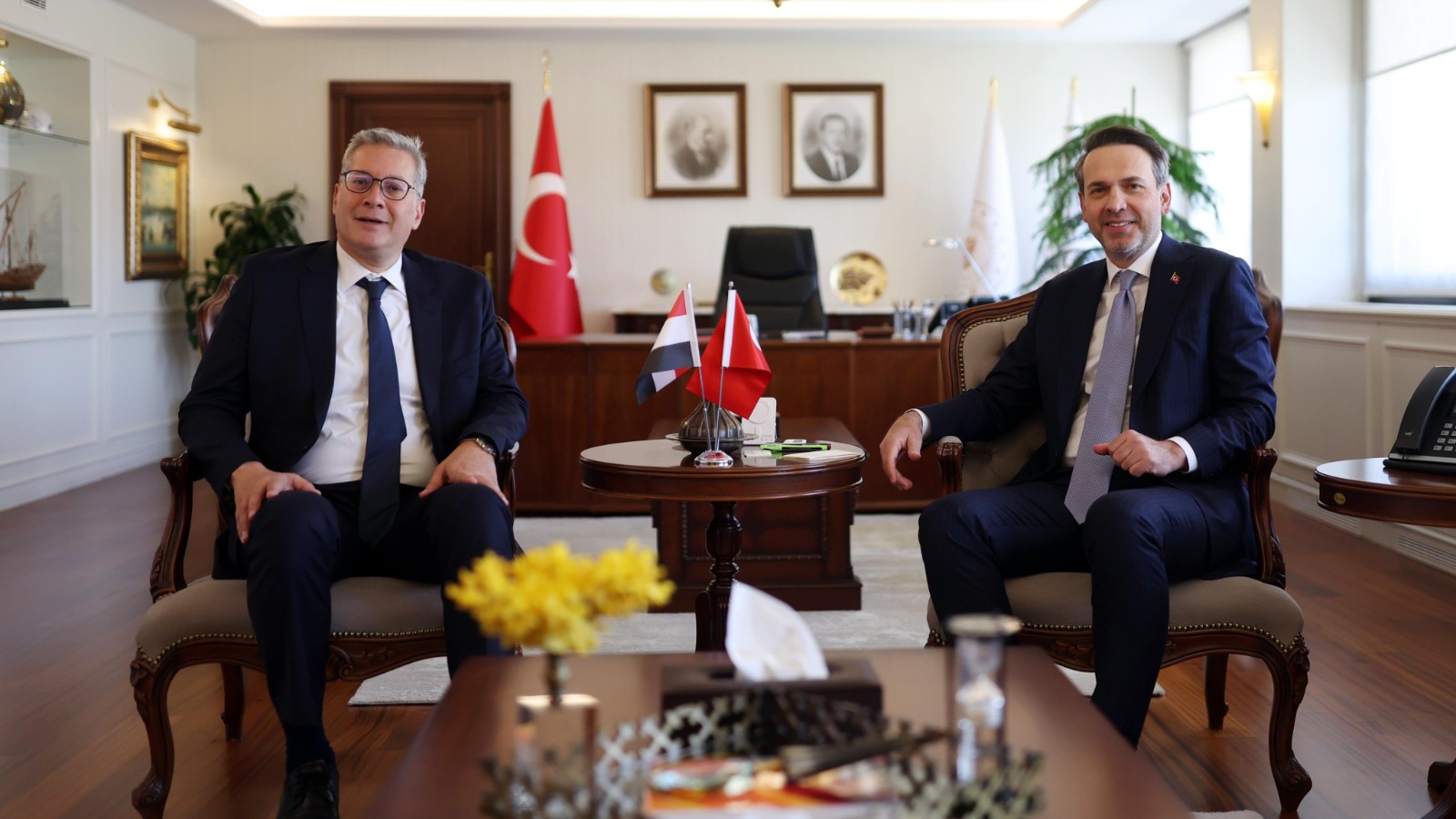 Le ministre de l'Énergie Bayraktar a rapporté que la FSRU appartenant à Botaş travaillera à l'étranger pour la première fois