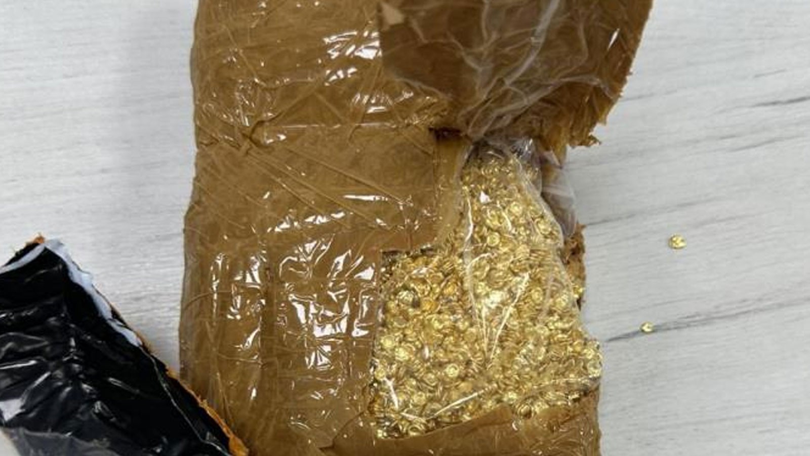 Même le diable n'y pense pas! Ils ont caché les bijoux dans un tel endroit ...