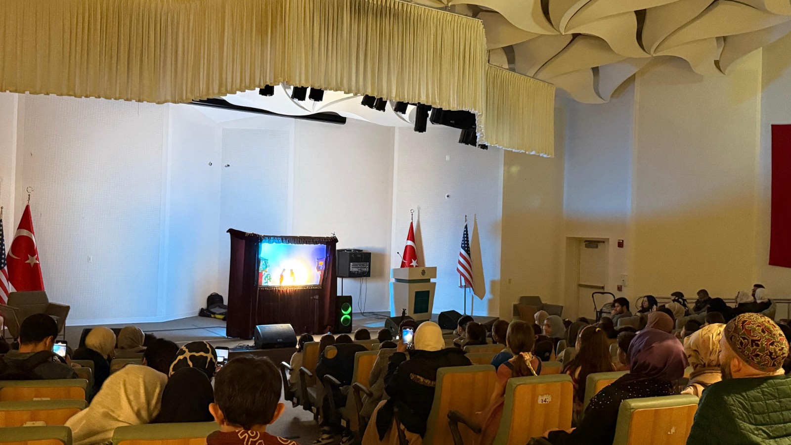 Turkish Shadow Play Karagöz mis en scène aux États-Unis